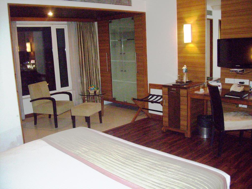 Bloomsuites L Ahmedabad Esterno foto
