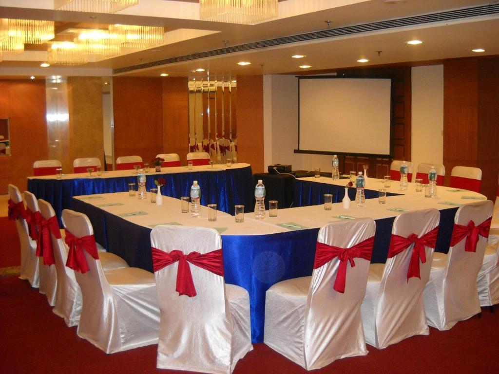 Bloomsuites L Ahmedabad Esterno foto